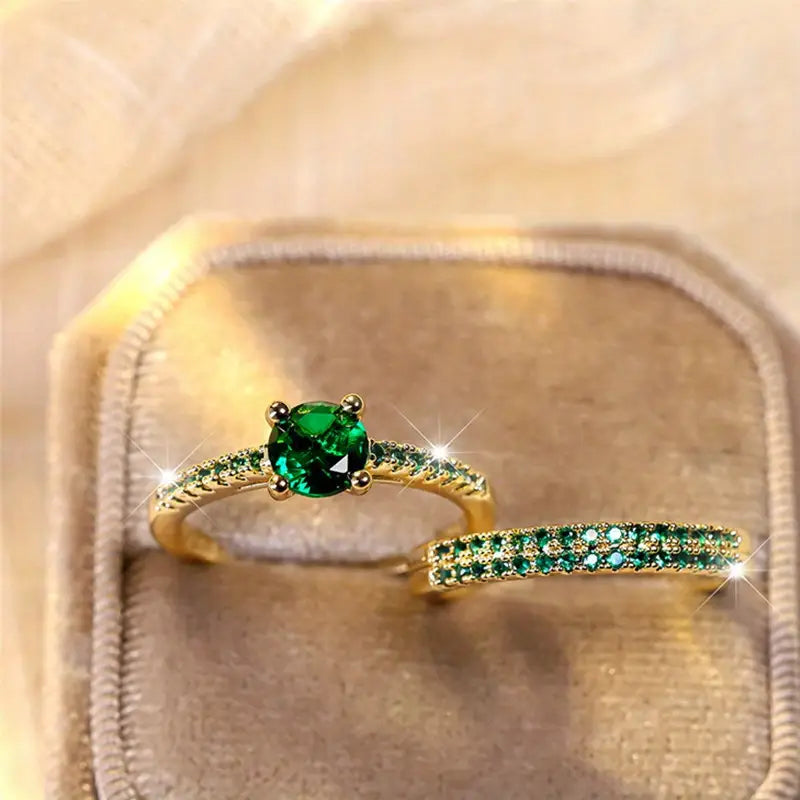 Set de dos anillos dorados con piedra verde, vista 3