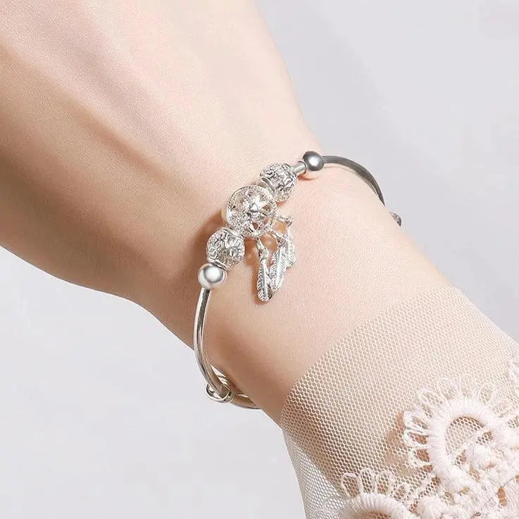 Brazalete rígido plateado con atrapasueños, vista 3