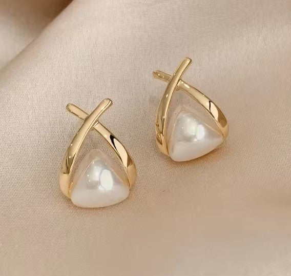 Pendientes vintage de gota con perla, cruz y triángulo