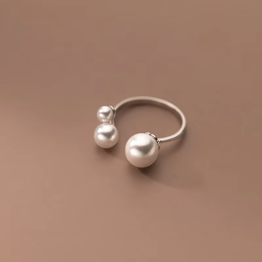 Anillo abierto con tres perlas, vista 2