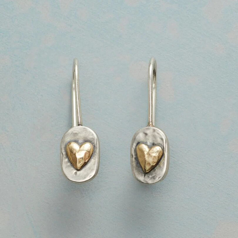 Pendientes de corazón dorados y plateados