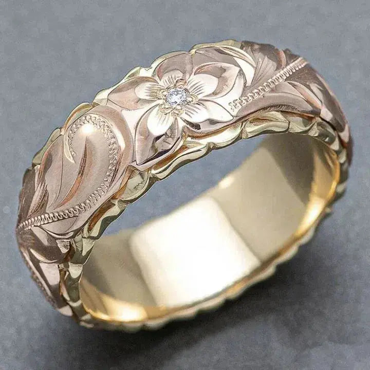 Anillo dorado con rosa