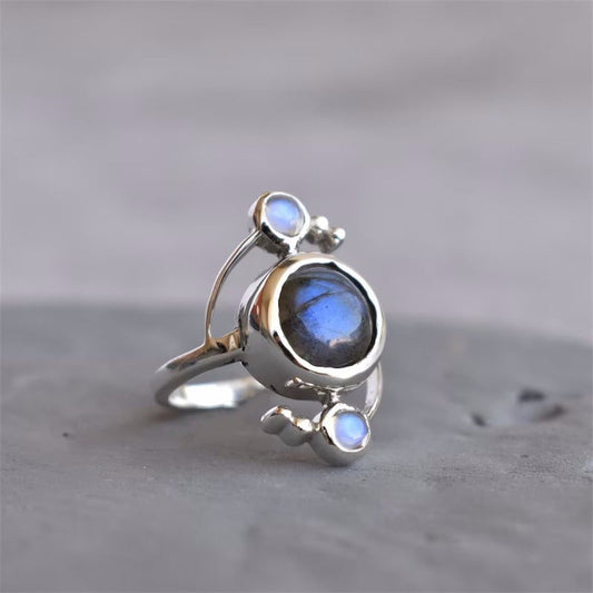Anillo plateado con piedra turquesa, vista 2