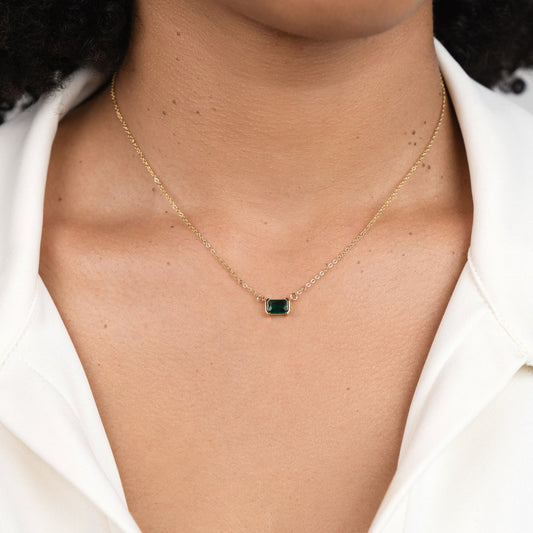 Collar fino con piedra verde, vista 2