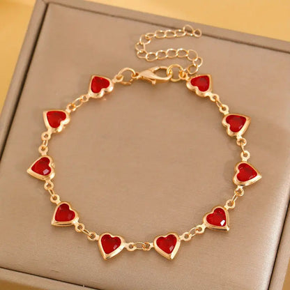 Pulsera de corazones dorada con piedras rojas