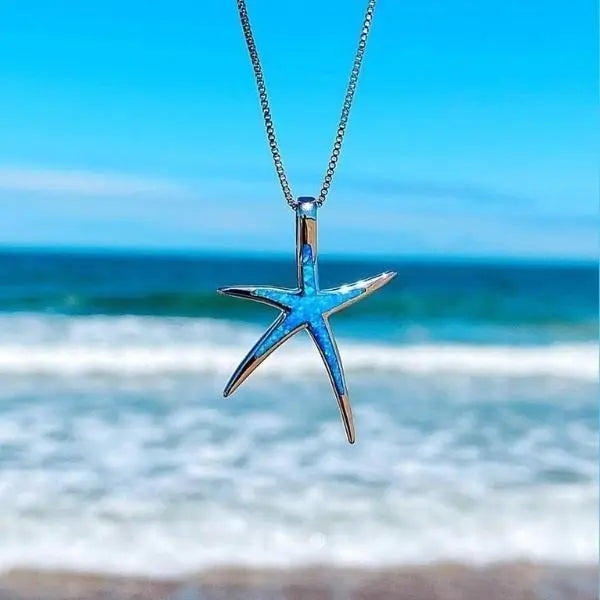 Collar con colgante de estrella de mar y piedra opalina azul