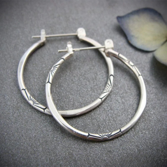 Aros plateados grabados