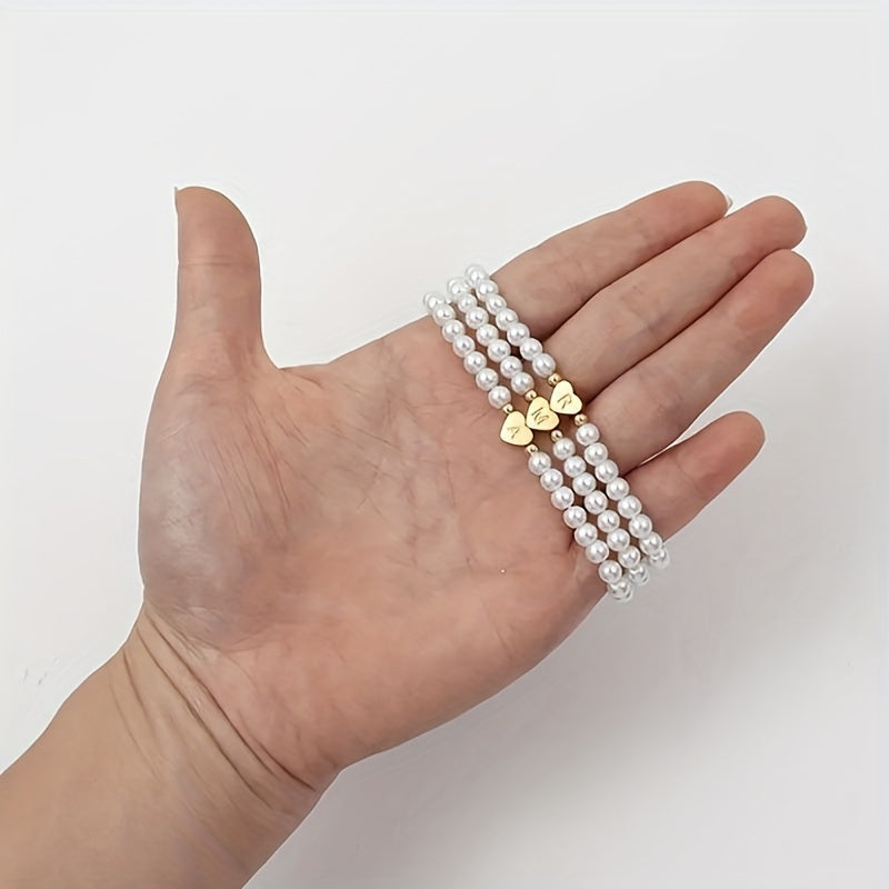 Pulsera de perlas con inicial en corazón, vista 4