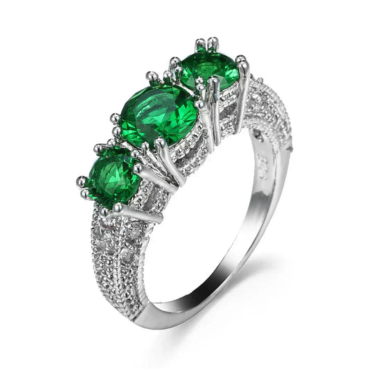 Anillo plateado con piedras verdes
