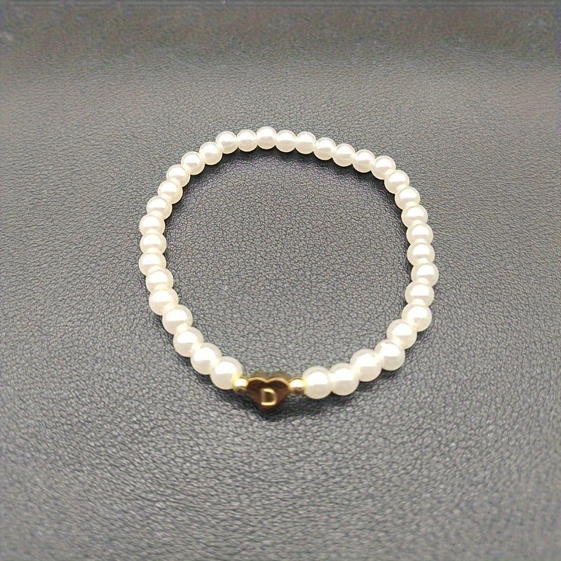 Pulsera de perlas con inicial en corazón, vista 8