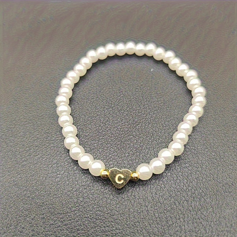 Pulsera de perlas con inicial en corazón, vista 6