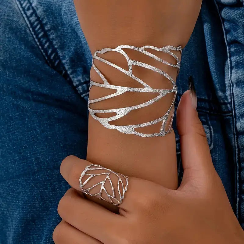 Brazalete rígido vintage con hoja, vista 2