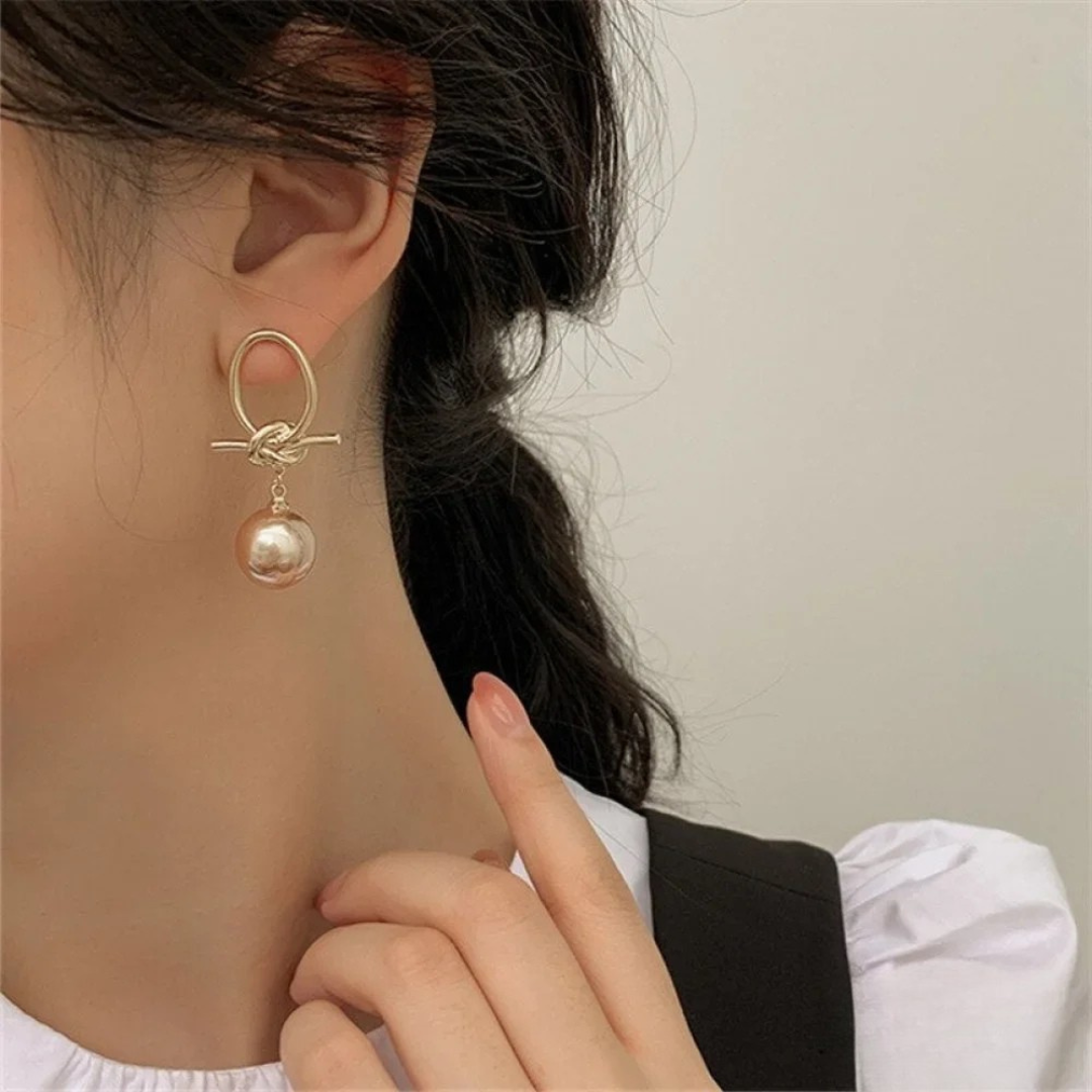 Pendientes largos con perla y nudo, vista 3