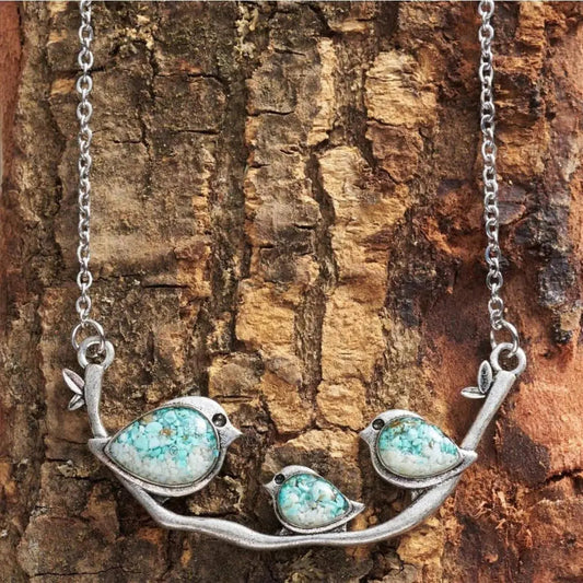 Collar vintage plateado con pájaros