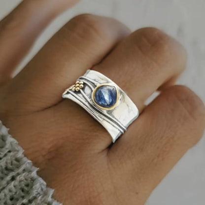 Anillo vintage plateado con cristal azul