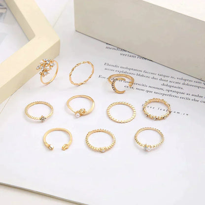 Set de 10 anillos bohemios dorados y plateados, vista 2