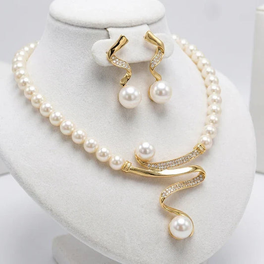 Conjunto de collar y pendientes con perlas, vista 2