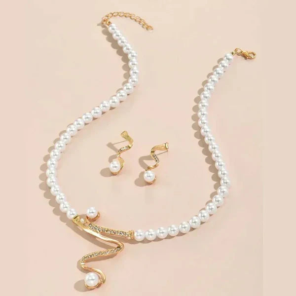 Conjunto de collar y pendientes con perlas, vista 5