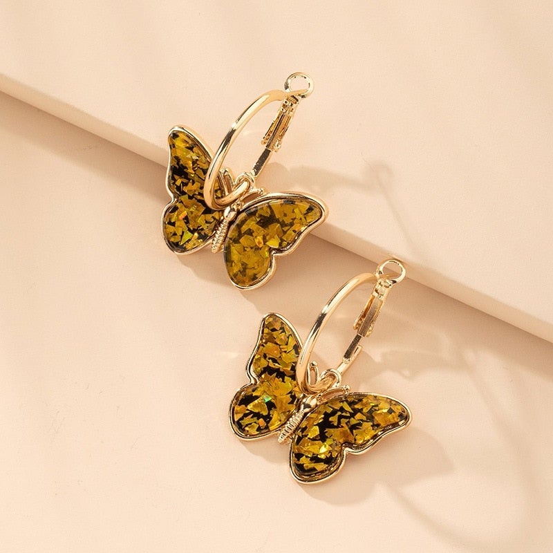 Aros dorados con mariposas de colores, vista 2