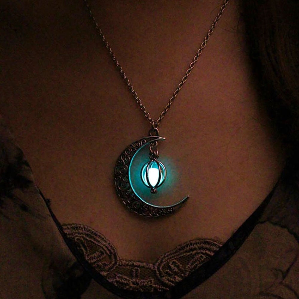Collar con colgante de luna