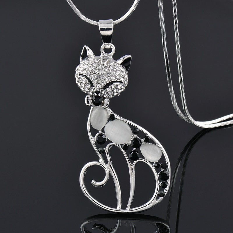 Collar plateado de gatos