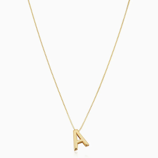 Collar con inicial dorado