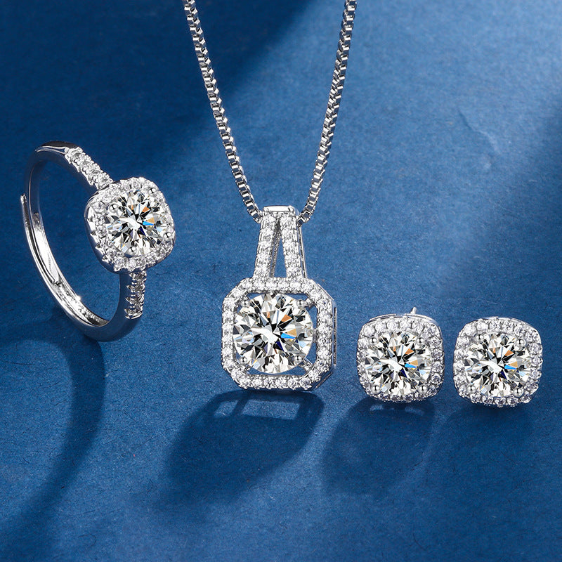 Conjunto de anillo, collar y pendientes cuadrados