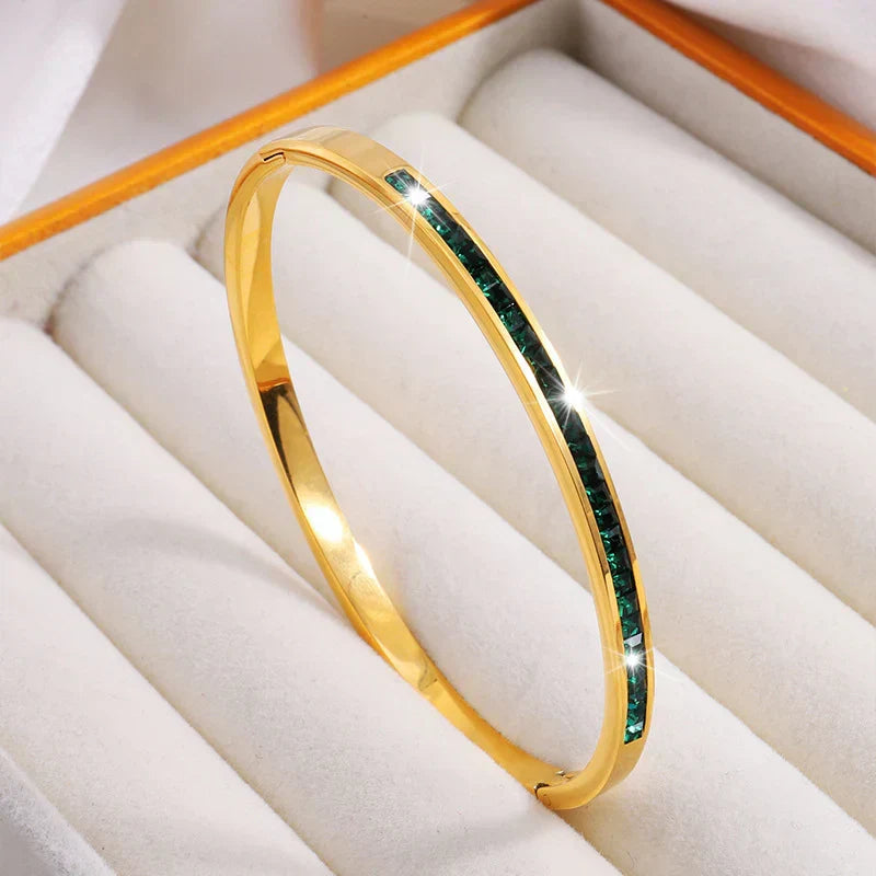 Brazalete dorado con piedras verdes, vista 2