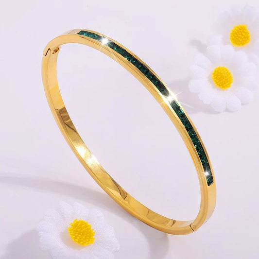 Brazalete dorado con piedras verdes