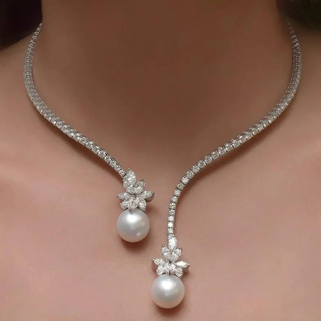 Collar plateado con perlas