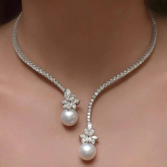 Collar plateado con perlas