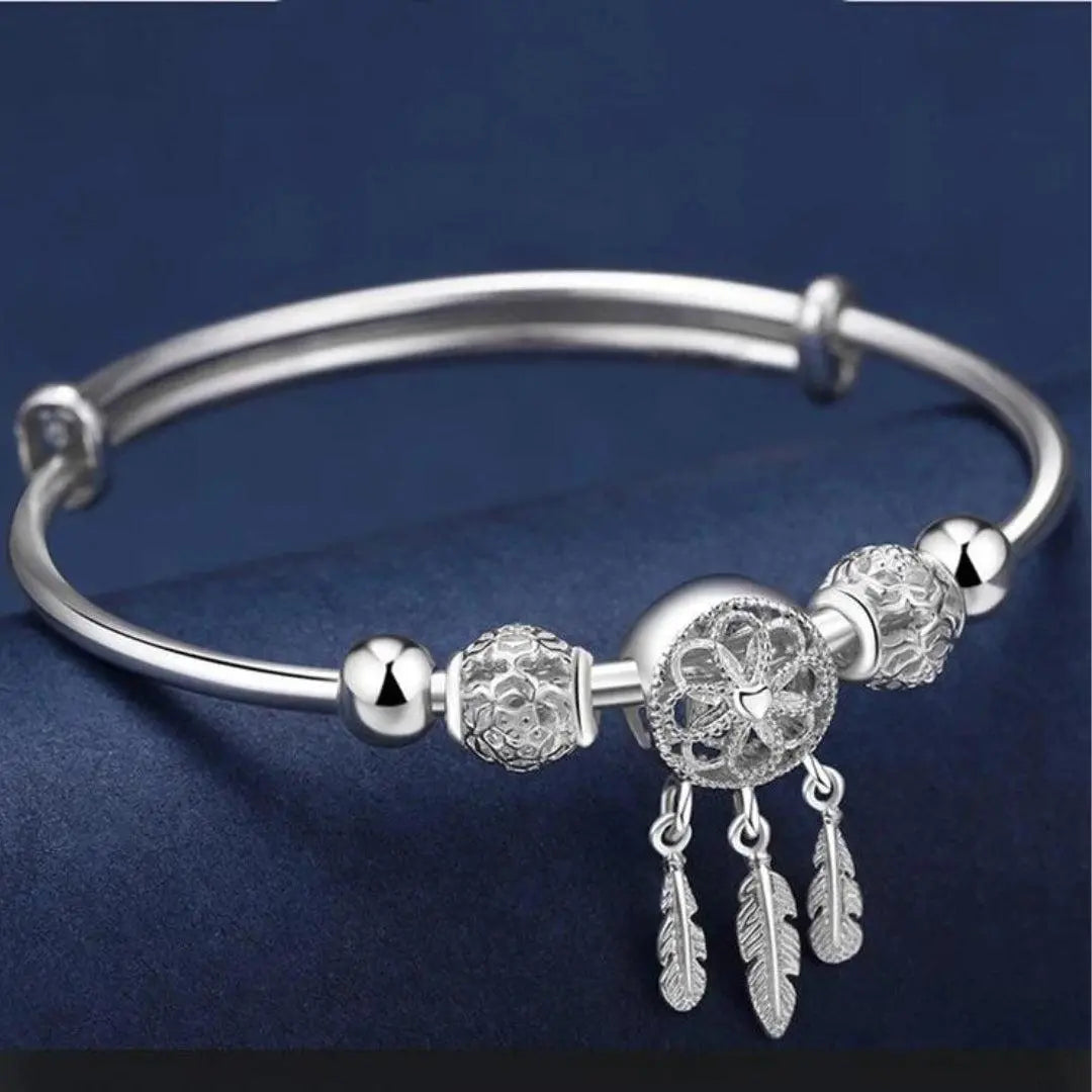 Brazalete rígido plateado con atrapasueños