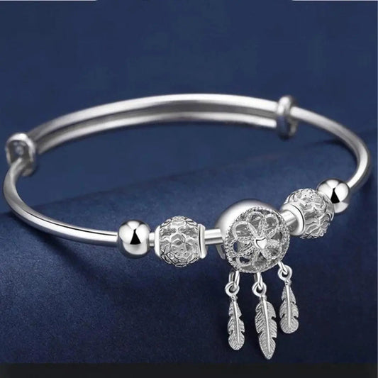 Brazalete rígido plateado con atrapasueños