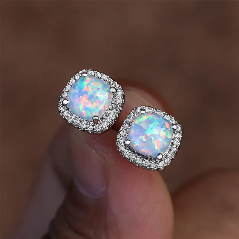 Pendientes plateados con piedra opalina blanca redonda, vista 2