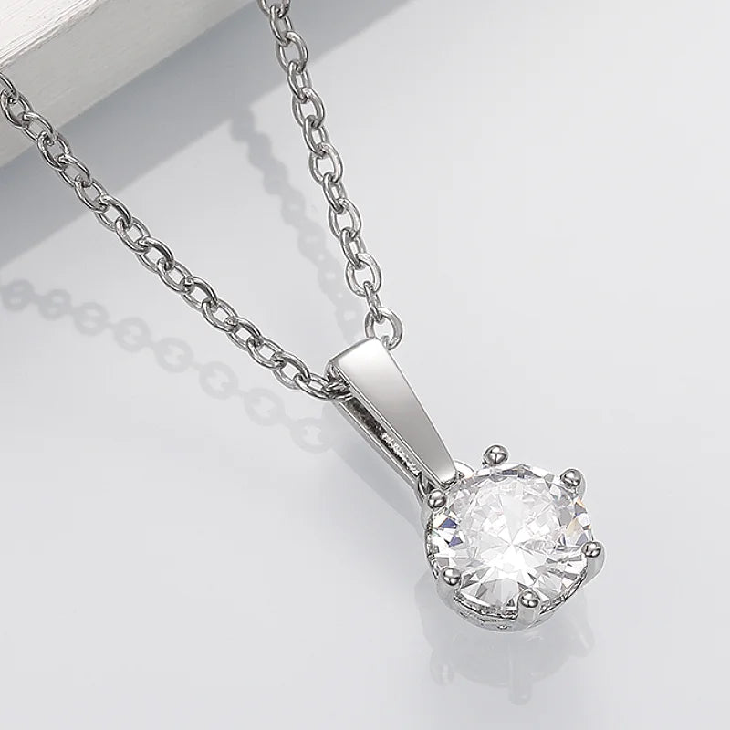 Collar con colgante de circonita