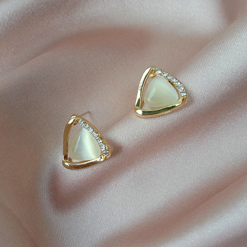 Pendientes triangulares con piedra opalina y cristales, vista 4