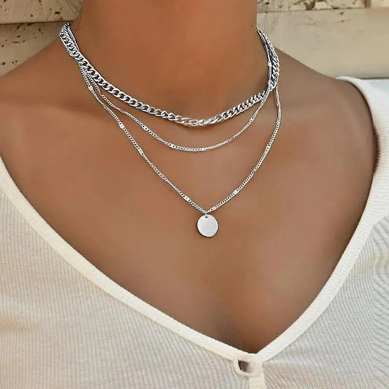 Collar de varias capas con medalla, vista 4