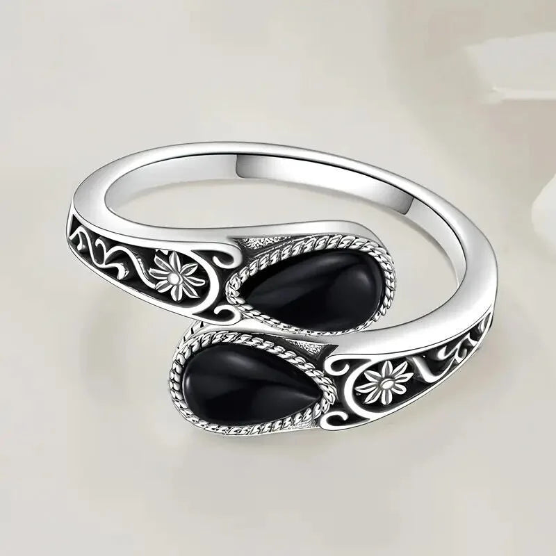 Anillo ajustable de flor con piedra opalina