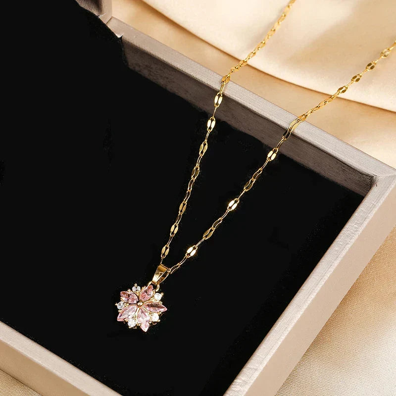 Collar con flor de cerezo rosa, vista 3