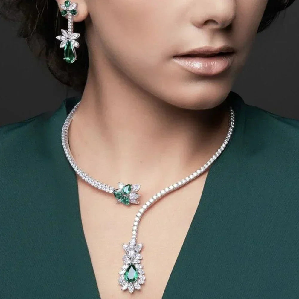 Collar vintage de flor con piedra verde