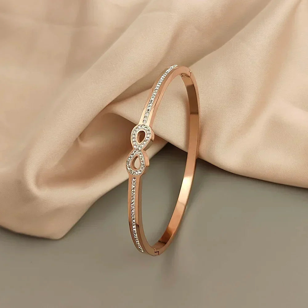 Brazalete rígido de infinito con cristales