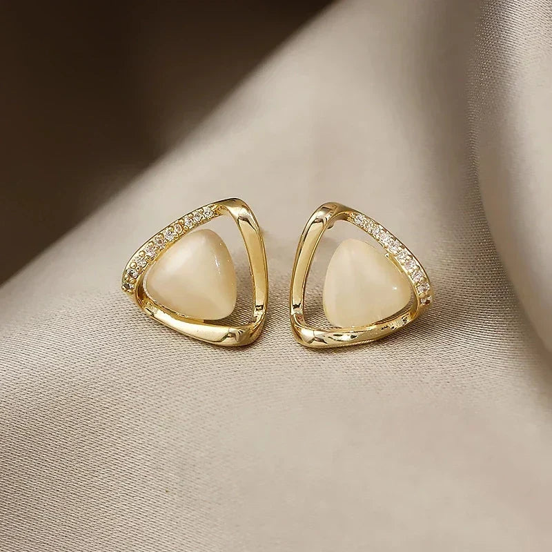 Pendientes triangulares con piedra opalina y cristales