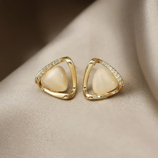 Pendientes triangulares con piedra opalina y cristales