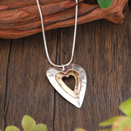 Collar vintage con corazón dorado y plateado