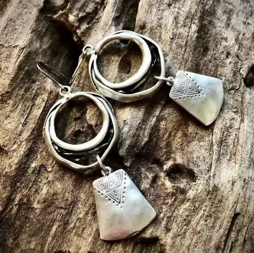 Pendientes largos vintage cuadrados plateados