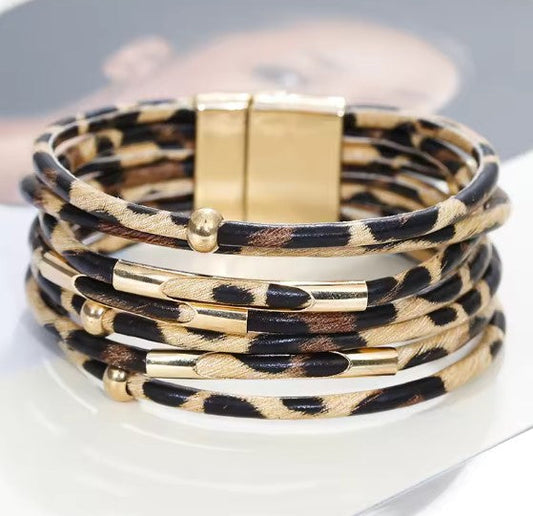 Pulsera ancha de varias vueltas