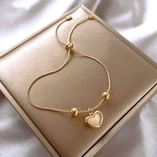 Pulsera de corazón dorada con piedra melocotón