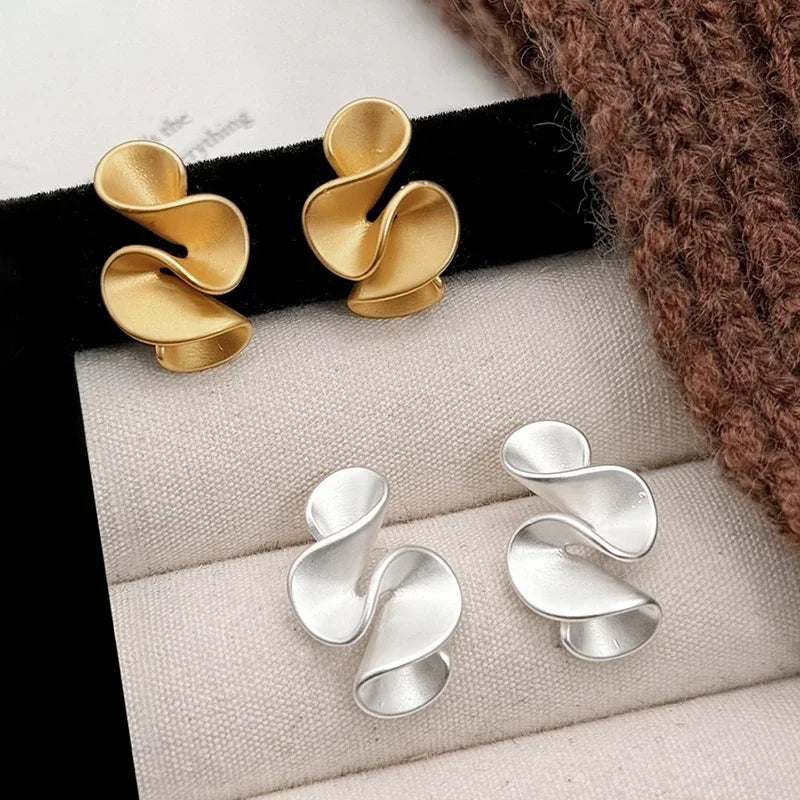 Pendientes de flor ondulada