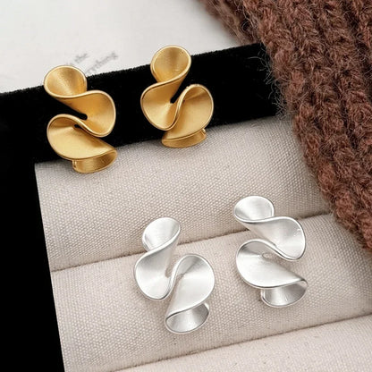 Pendientes de flor ondulada