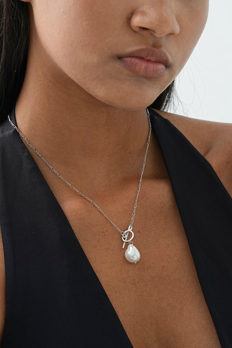 Collar con perla en forma de gota